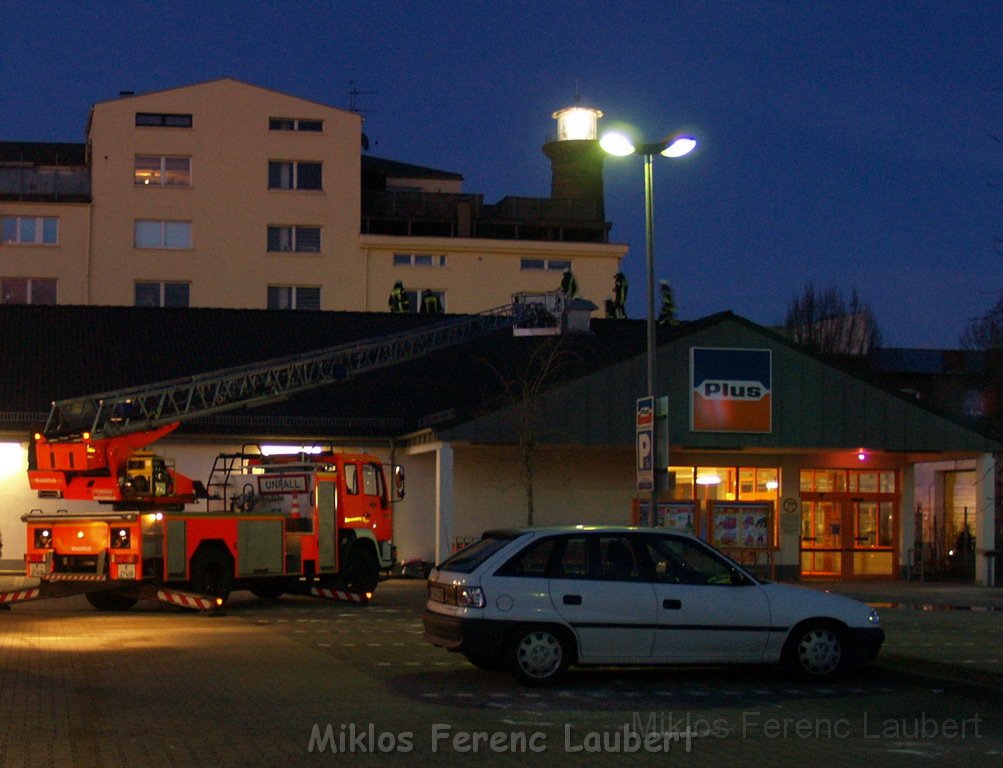 Feuer Plusmarkt Koeln Ehrenfeld Vogelsangerstr P111.JPG